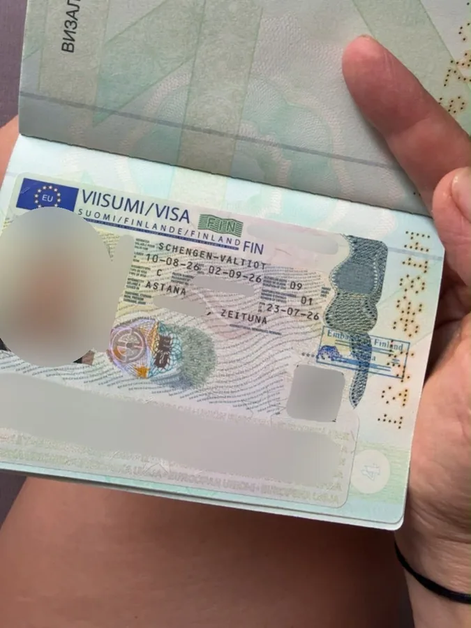Шенгенская виза Финляндии в паспорте клиента Visair