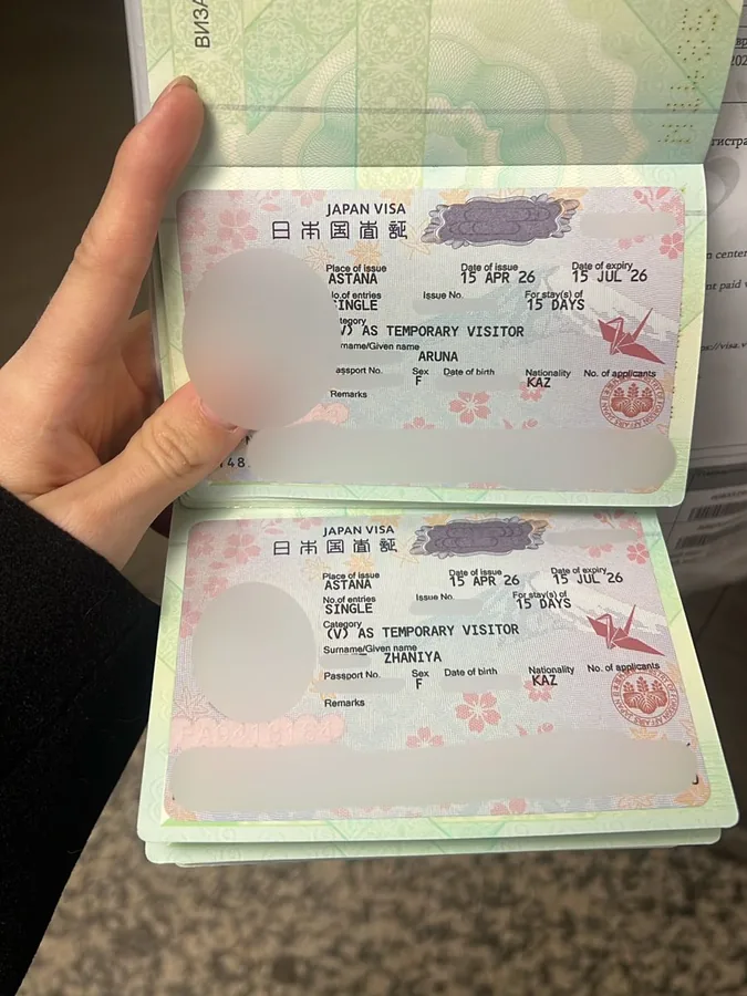 Две визы Японии Temporary Visitor в паспорте клиента